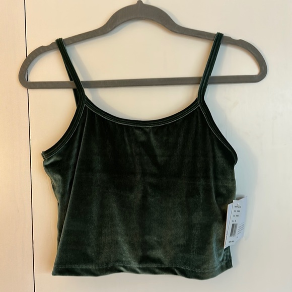 Beyond Yoga Tops Nwt Beyond Yoga Green Velvet Crop Tank Poshmark